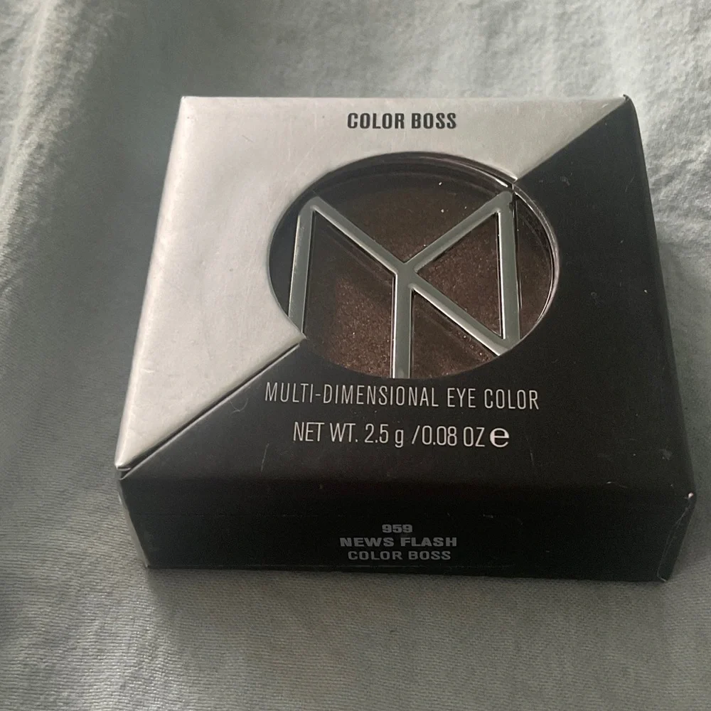 Color Boss Multi-Dimensional Eye Color - News Flash (959) - Shimmery Brown